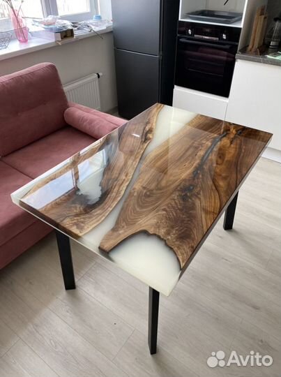 Стол обеденный