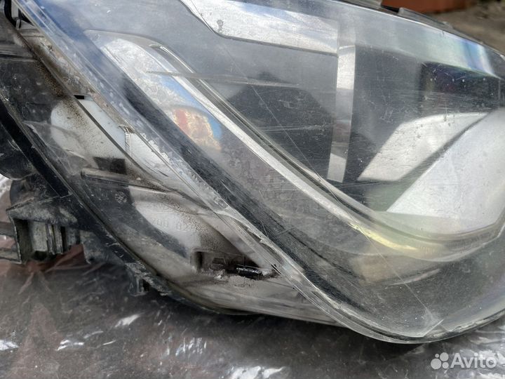 Фара биксенон Audi A1 оригинал