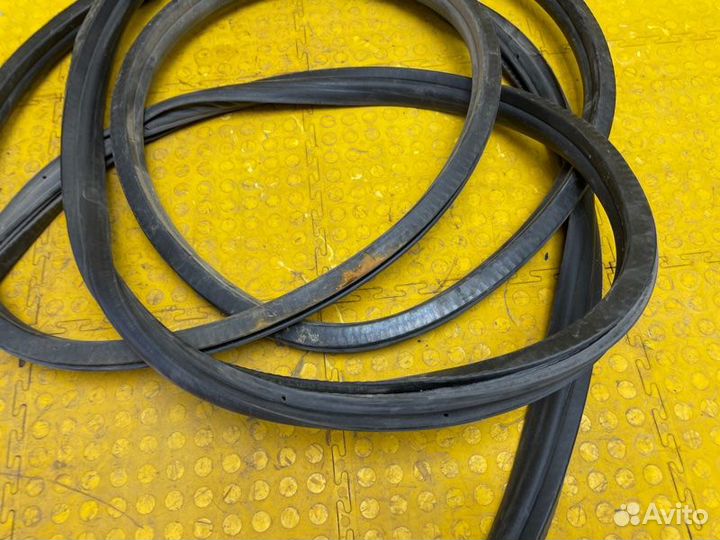 Б/У Уплотнитель двери В хорошем состоянии