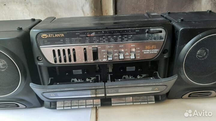 Кассетный магнитофон