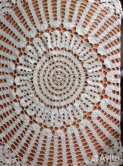 Вязанная салфетка ручной работы