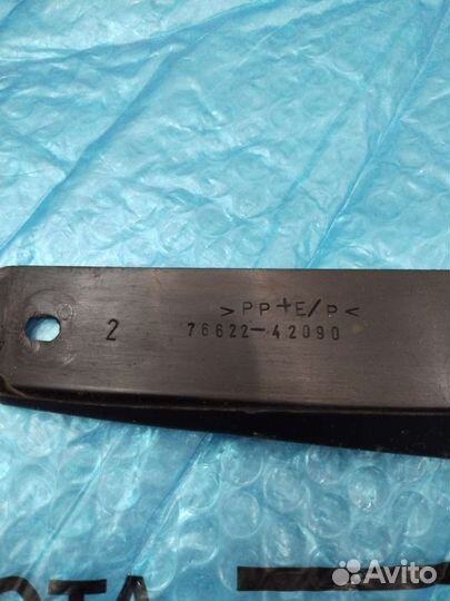 Брызговик Rav 4 (3) передний левый 76622-42090