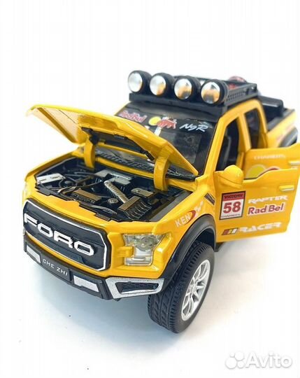 Металлическая машинка модель Ford Raptor