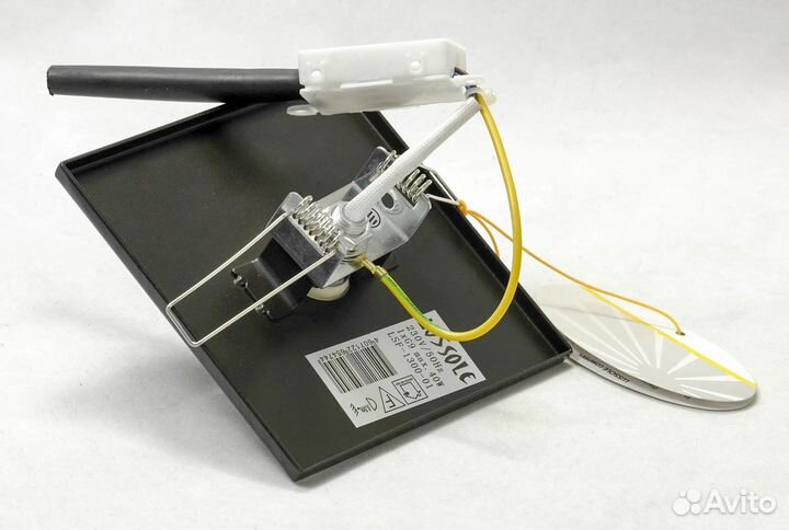 Светильник встраиваемый металлический и стеклянный