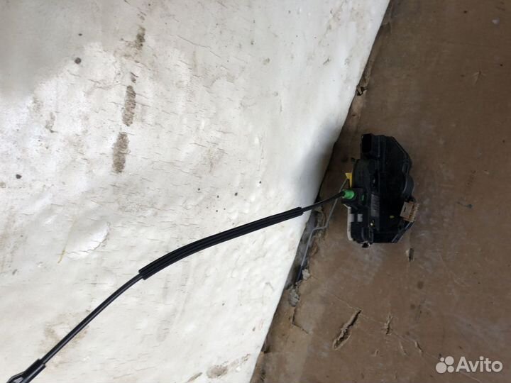 Замок двери задний левый opel astra J