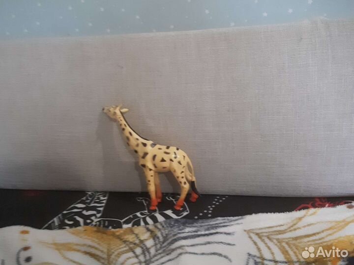 Жирафик игрушка