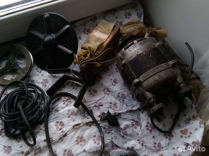 Эл.двигатель и запчасти от стиральной машины времё