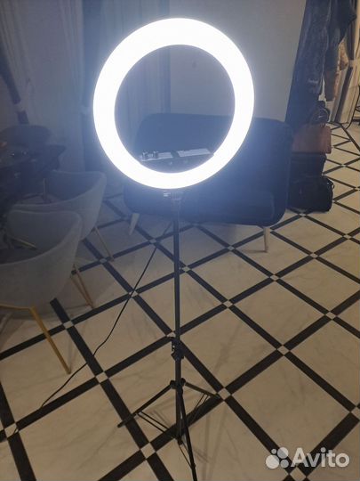 Кольцевая лампа со штативом