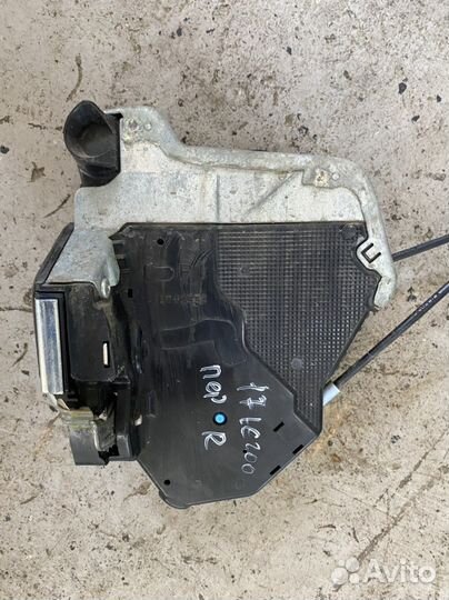 Замок передней правой двери Toyota L.C 200 2015+