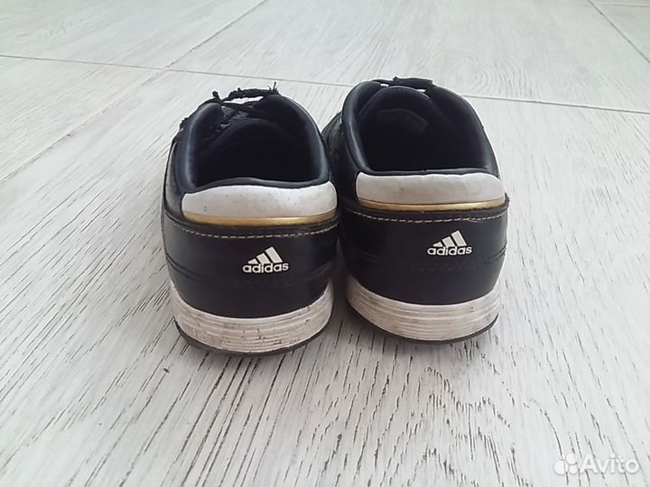 Кроссовки adidas р.30