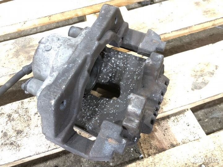 Суппорт тормозной передний правый Bmw 3 E90 N46B20