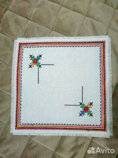 Салфетка с вышивкой