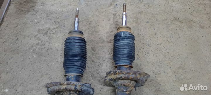 Хендай солярис амортизаторы передние продам