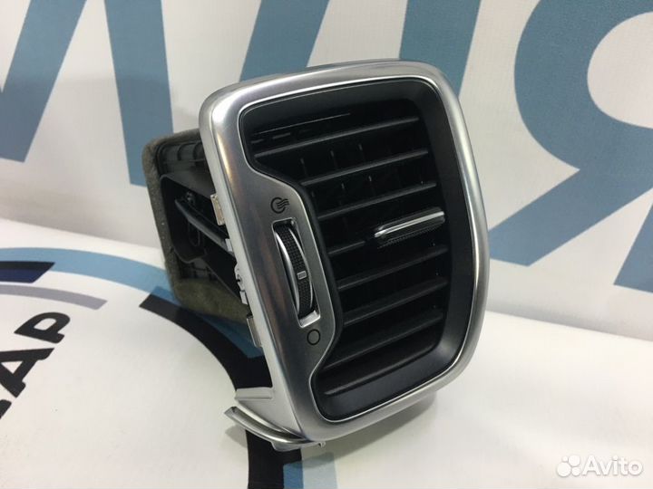 Дефлектор воздушный правый Kia Sportage QL G4FD