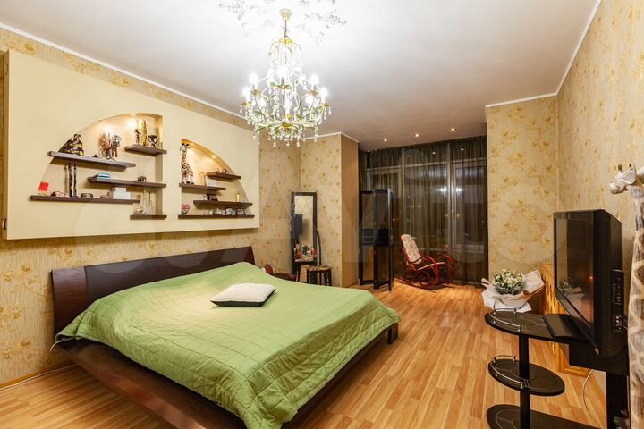 4-к. квартира, 132 м², 3/6 эт.