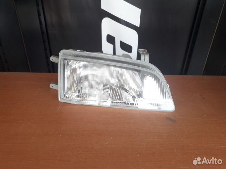Фара правая suzuki swift 1989- Новая 88116