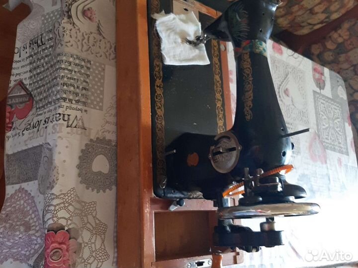 Старинная машинка швейная