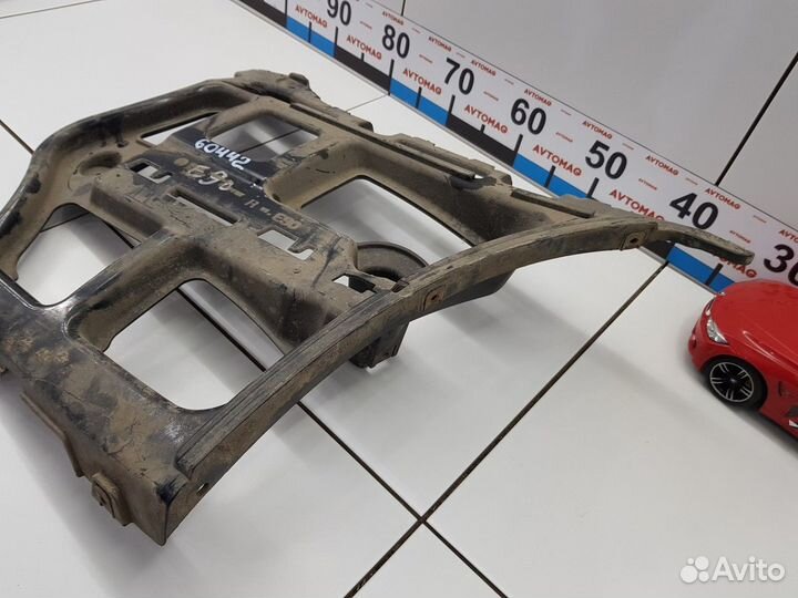 Кронштейн заднего бампера правый (BMW 3)