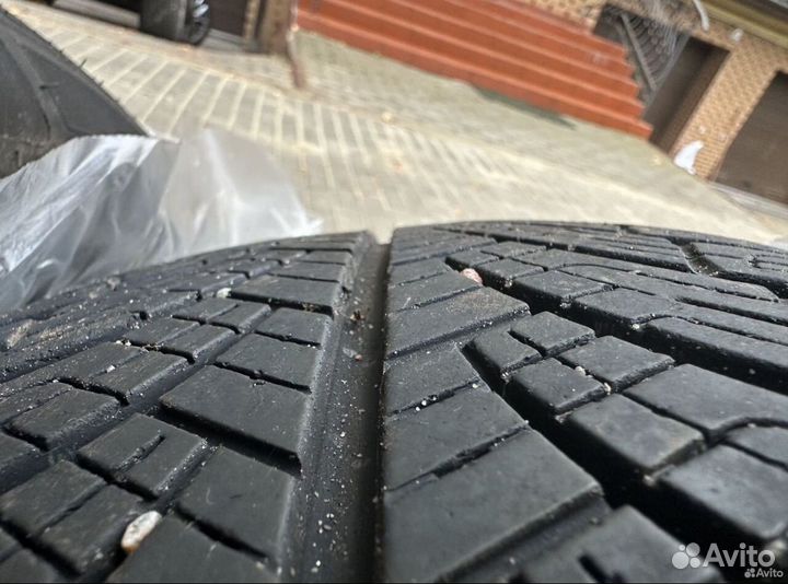 Roadmarch Prime A/S 215/55 R17