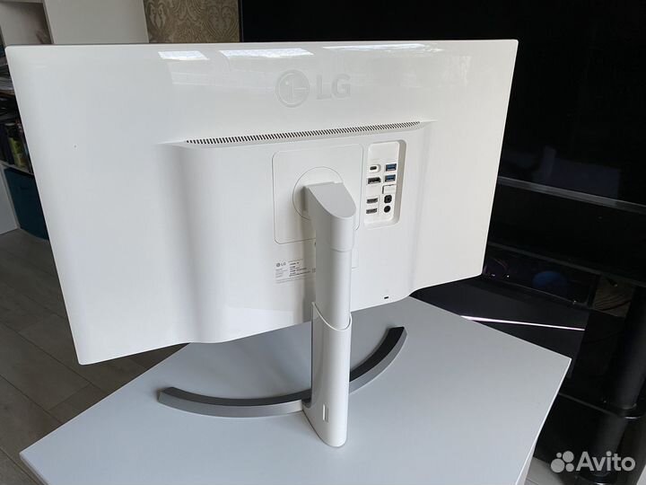 Монитор LG 27UD88-W 27