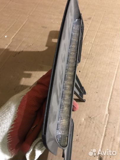 Третий стоп сигнал jaguar Volvo