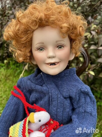 Коллекционная фарфоровая кукла