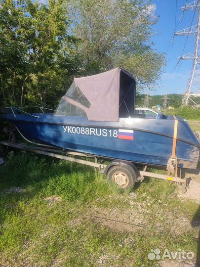 Лодка пластиковая