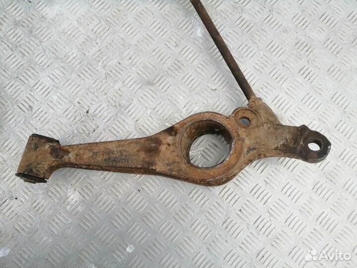 Рычаг передний нижний Volkswagen Transporter T3