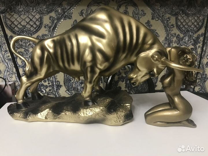 Статуэтка девушки