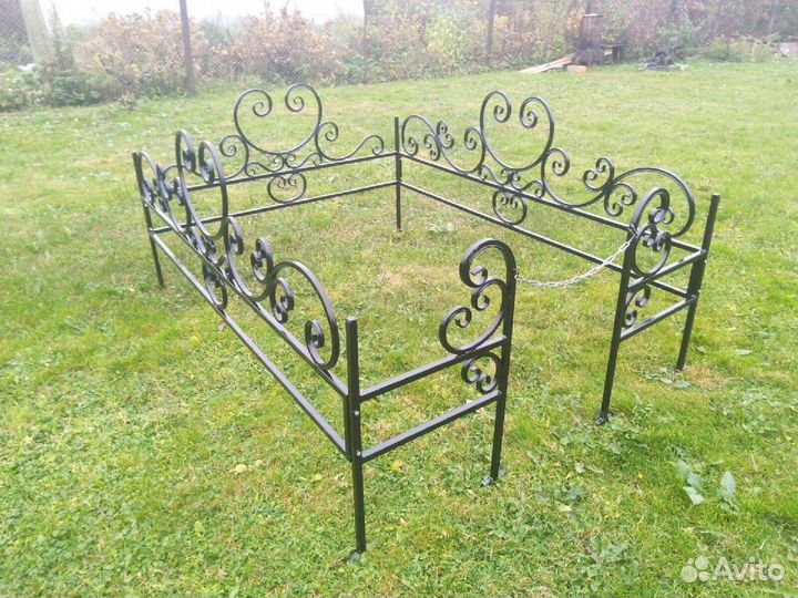 Ограды на кладбище