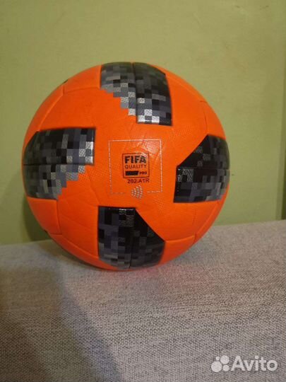 Футбольный мяч adidas telstar fifa 2018