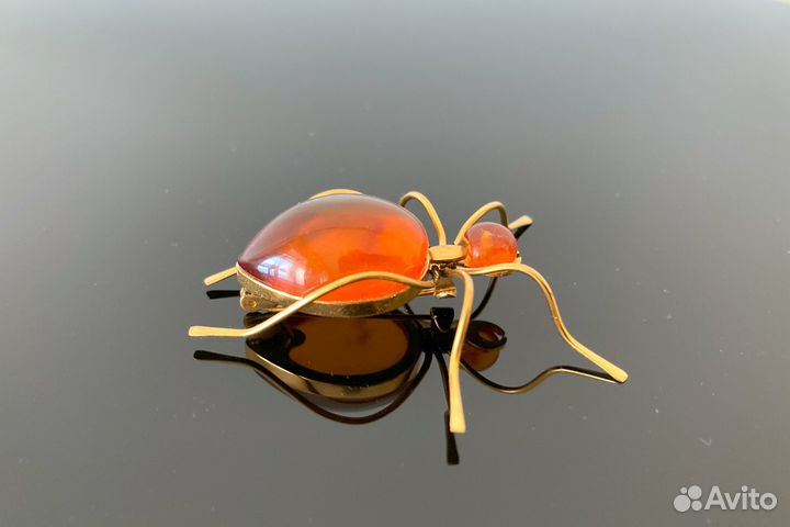 Брошь муравей, жук, паук, янтарь