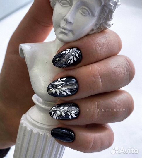 Маникюр и педикюр