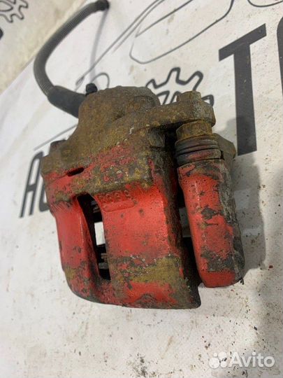 Суппорт передний правый Renault Symbol K7JA700