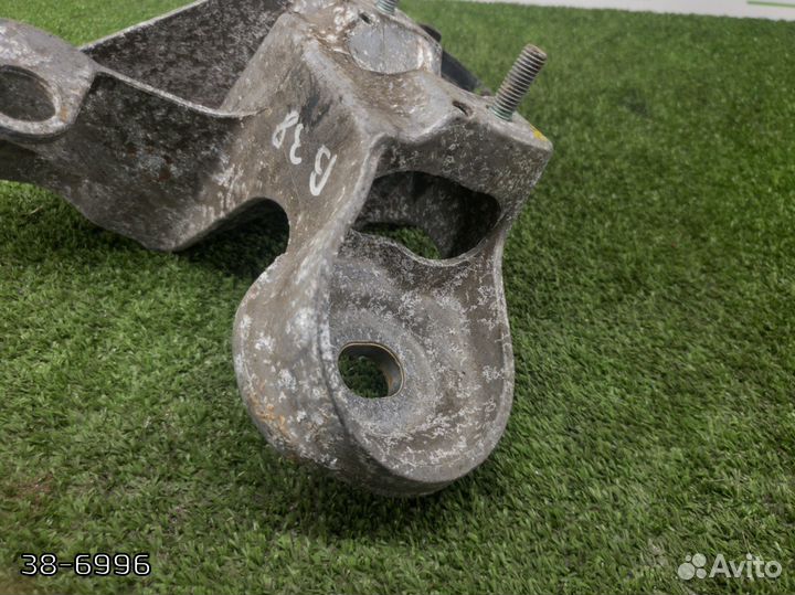 Кронштейн двигателя правый Audi Allroad