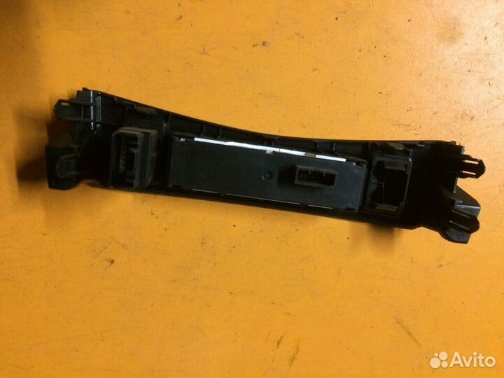 Кнопка обогрева сидений Toyota Corolla 150 E15