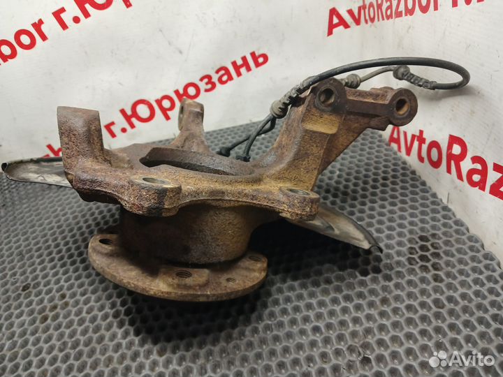 Поворотный кулак левый Renault Duster