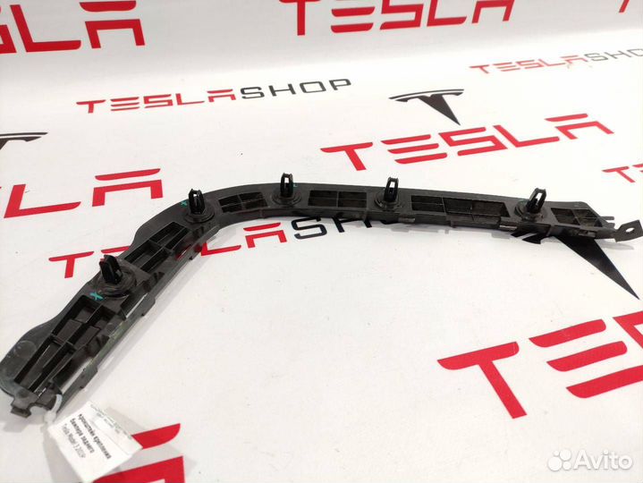 Кронштейн крепления бампера заднего правый Tesla