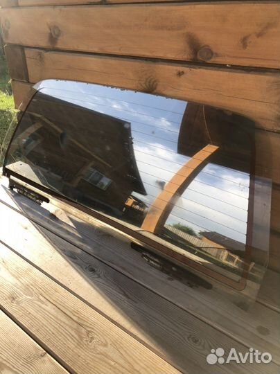 Стекло заднее пятой двери Toyota Hilux Surf
