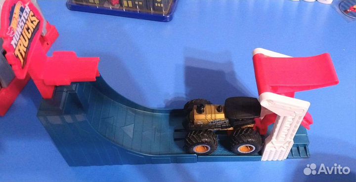 Трек Hot Wheels Monster Trucks силомер