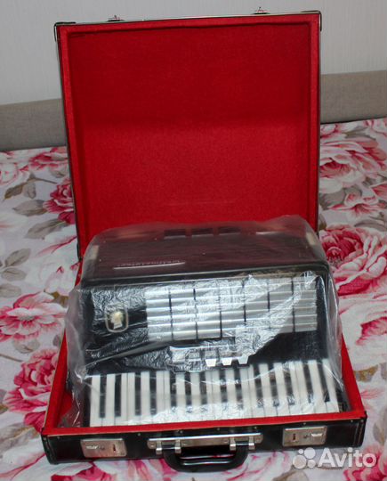 Новый немецкий аккордеон Weltmeister Stella 3/4