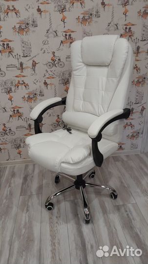Компьютерное кресло,белое