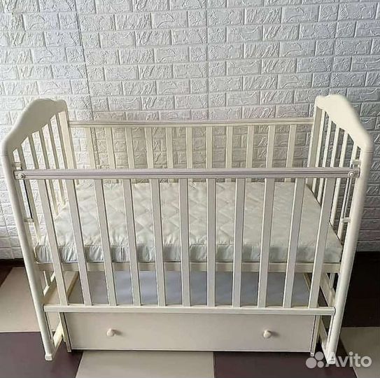 Продаю детскую кроватку с ортопедическим матрасом