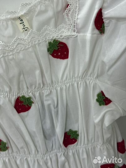 Платье женское с принтом клубники