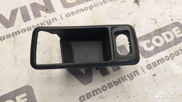 Накладка внутренней ручки левая Ford Kuga 1