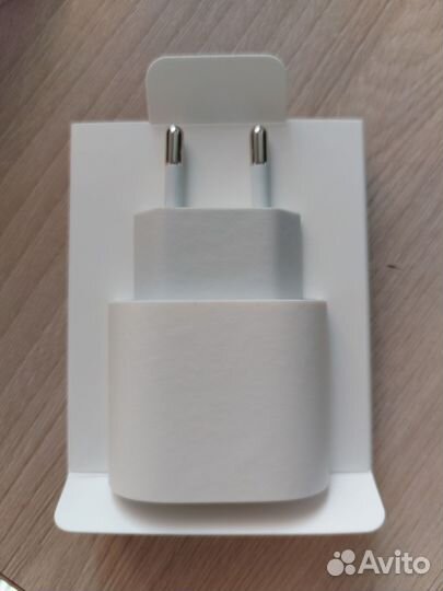 Сетевое зарядное устройство Apple mhje3ZM/A белый