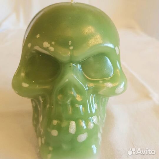Свеча - череп зеленая