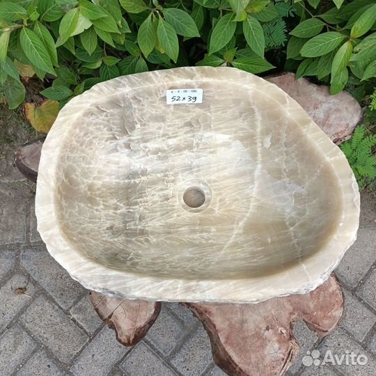 Раковина из камня