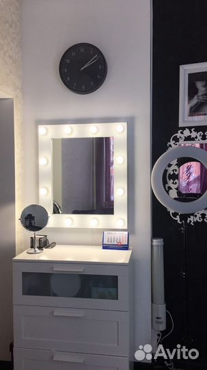 Гримерное зеркало с лампочками