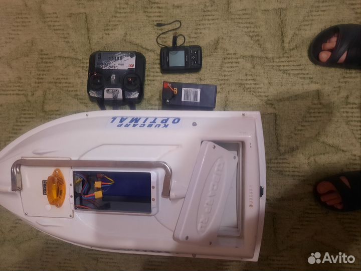 Прикормочный кораблик с gps и эхолотом